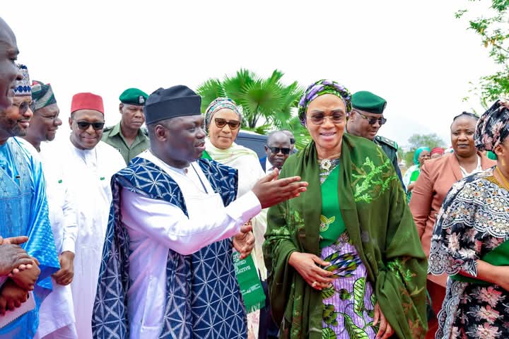 FIRST LADY OLUREMI BOLA TINUBU MEETS TRADITIONAL RULERS IN TARABA STATE