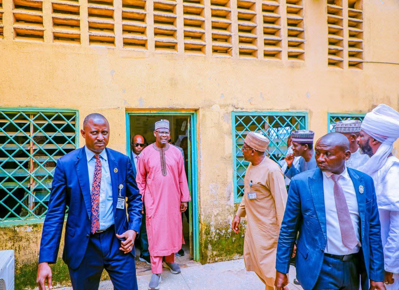 KEFFI JAIL BREAK: GOVERNOR SULE VISITS FACILITY, DECRIES LARGE NUMBER OF INMATES AWAITING TRIALS.