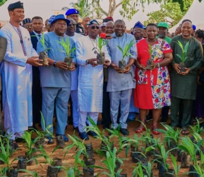 Gov. Alia Clears Benue NUJ’s ₦12m Check-Off Debt, Donates 18-Seater Bus, Set To Renovate NUJ House